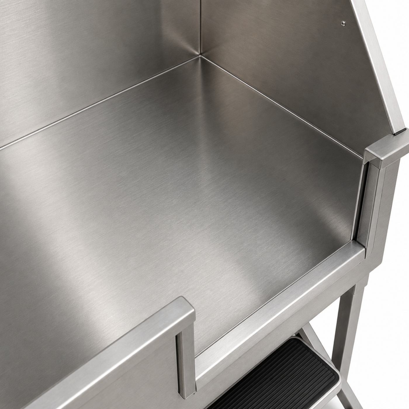 Sudsy Paws stainless dog wash basin floor and front entry threshold detail